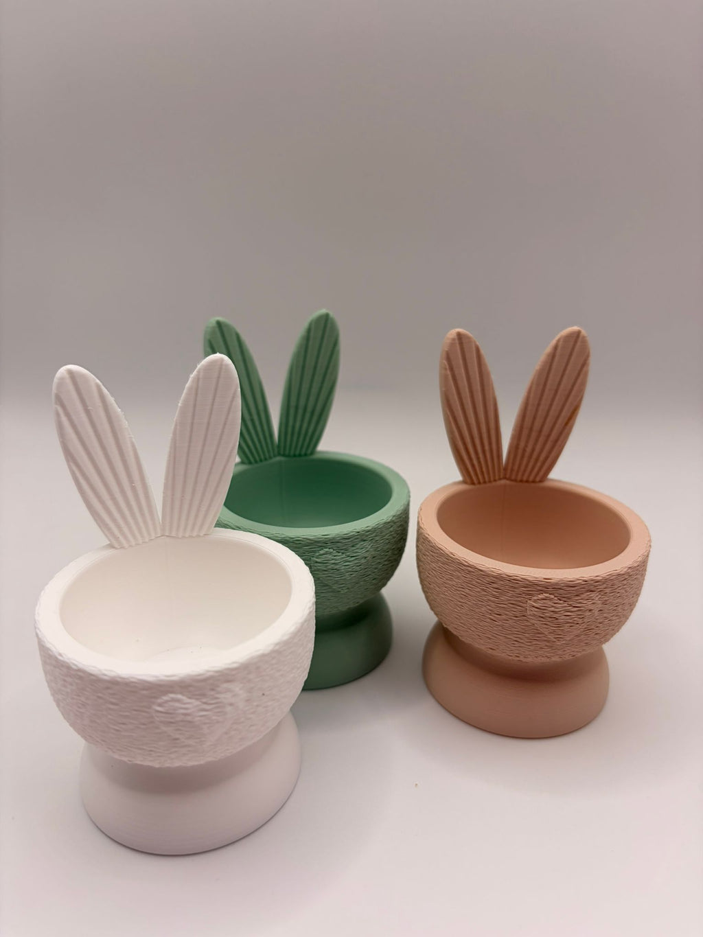 Osterhasen Eierbecher 3er Set - Süße Osterdeko für den Frühstückstisch