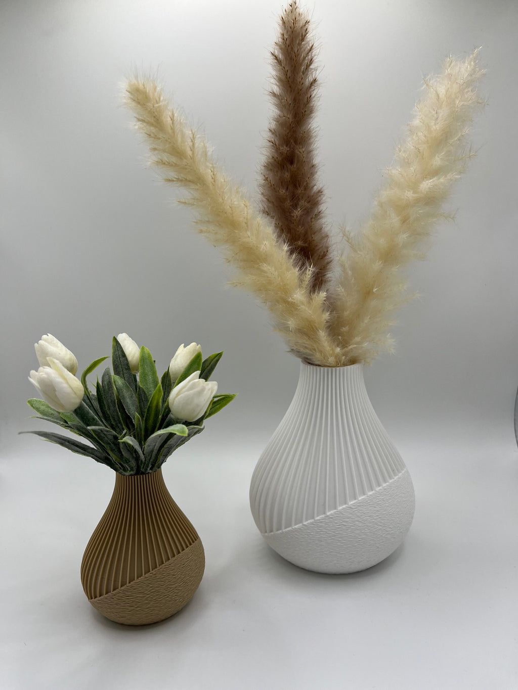 Trockenblumenvase mit Rillen-Design - Moderne Deko-Vase